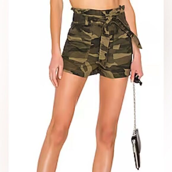 Lovers + Friends Delphine Tie Waist Camo Shorts Size Small NEW